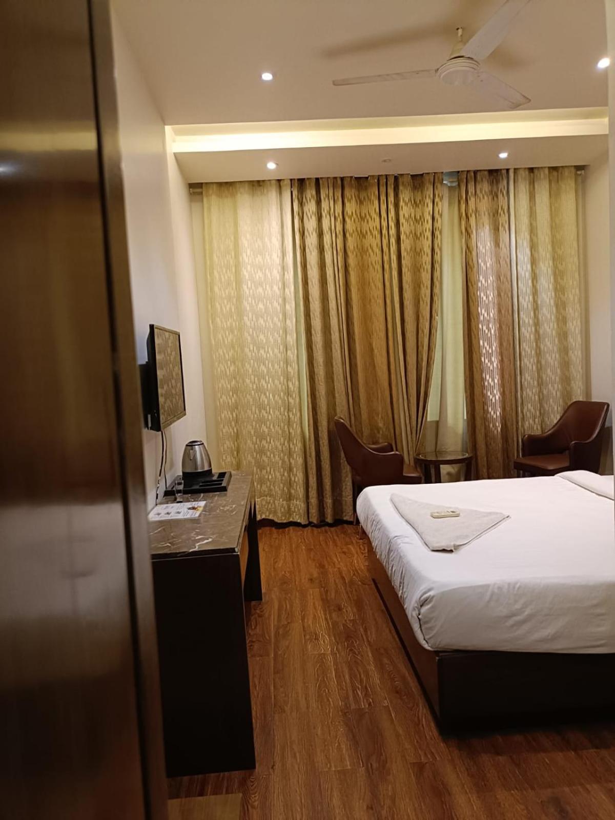 Hotel Parklane Agra (Uttar Pradesh) Eksteriør bilde
